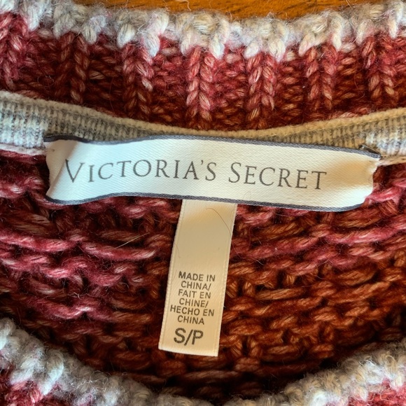 Oversized Victoria Secret sweater. Size S/Maroon and Gray. - Picture 3 of 5